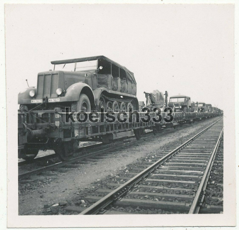 Foto Panzer Halbkette und 88 Flak Artillerie Geschütz auf Eisenbahn verladen ...