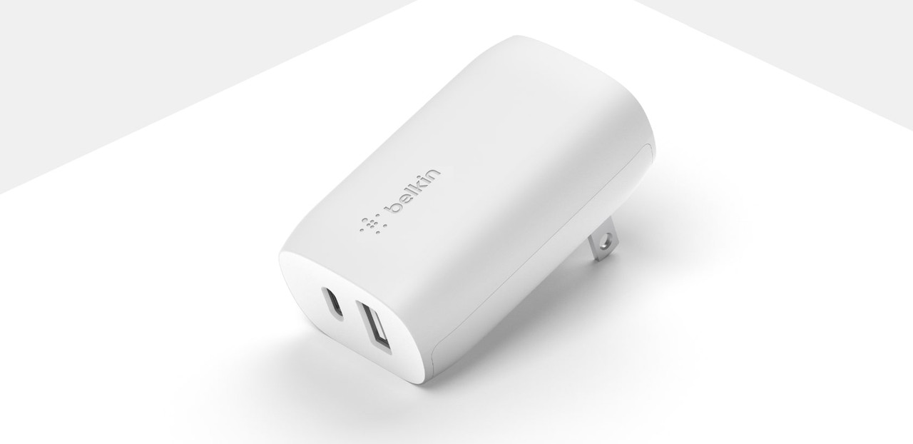 Cargador de pared doble Belkin 37W con puertos USB-C y USB-A.