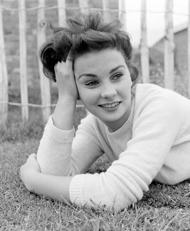 jean_simmons_mb41