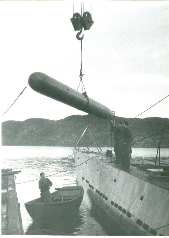 погрузки торпеды на ПЛ «С-55». 1944г.
