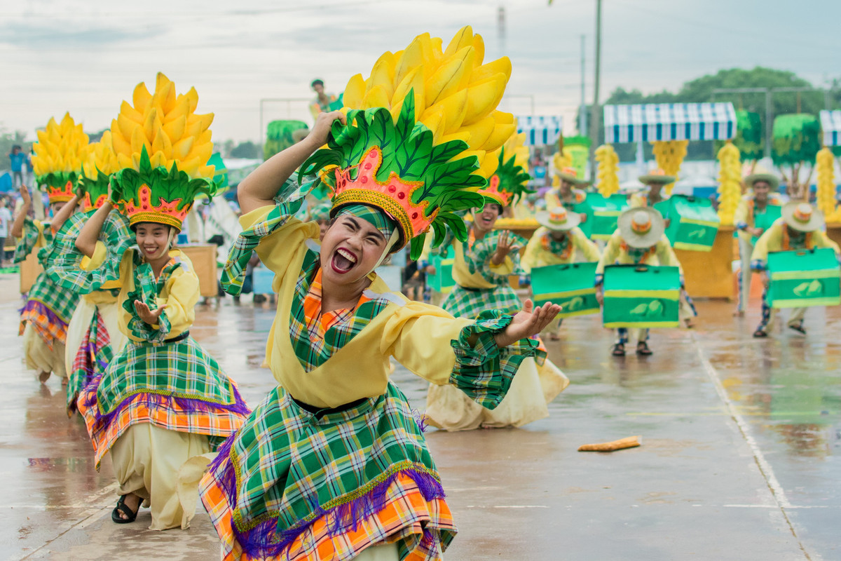 green-dancing-people.jpg