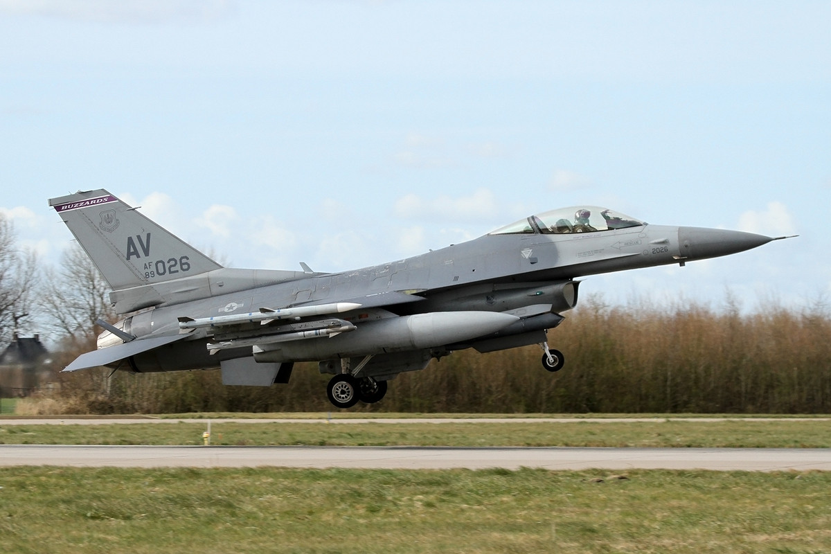 354_F-16C_USAFE_89-2026 ∕ AV_510 FS