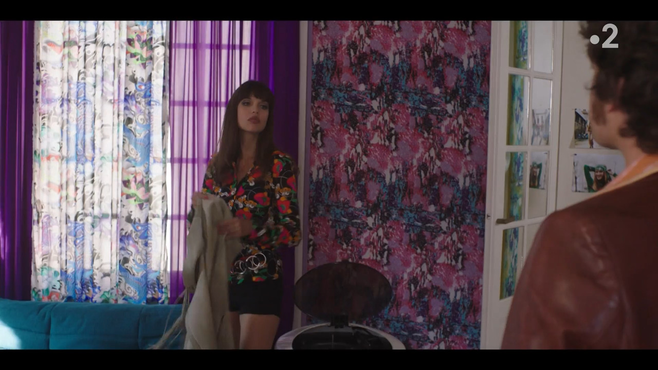 2022-05-13_21_10_Fr2_Les-petits-meurtres-d-Agatha-Christie-70-s_3x2_La-chambre-noire.mp4_snapshot_17