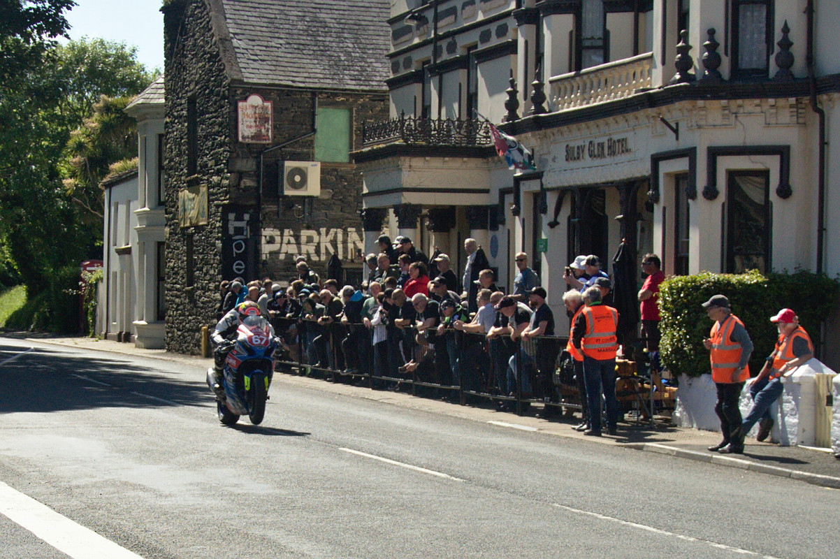 Vmax Tour 2019 au TT à l'île de Man R-DSC9612