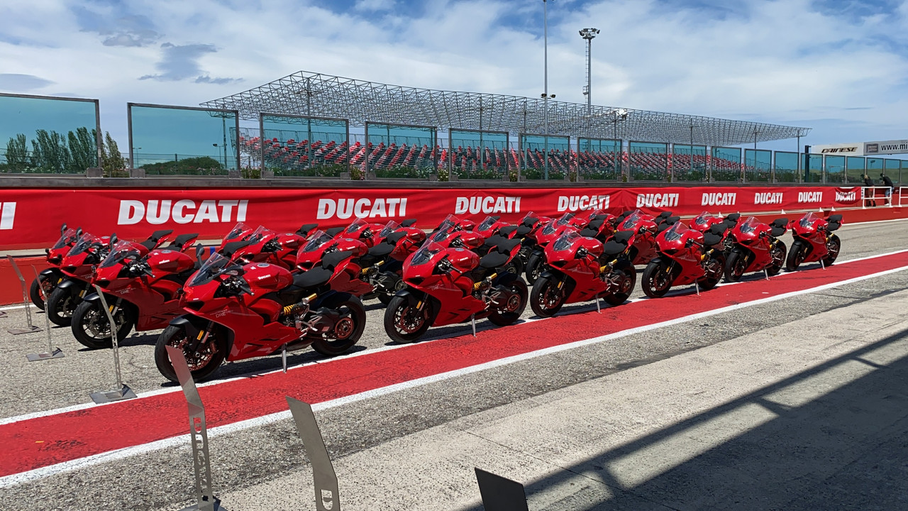 403CA6F2-5896-4ED1-9DB7-84A25EB5A3F7