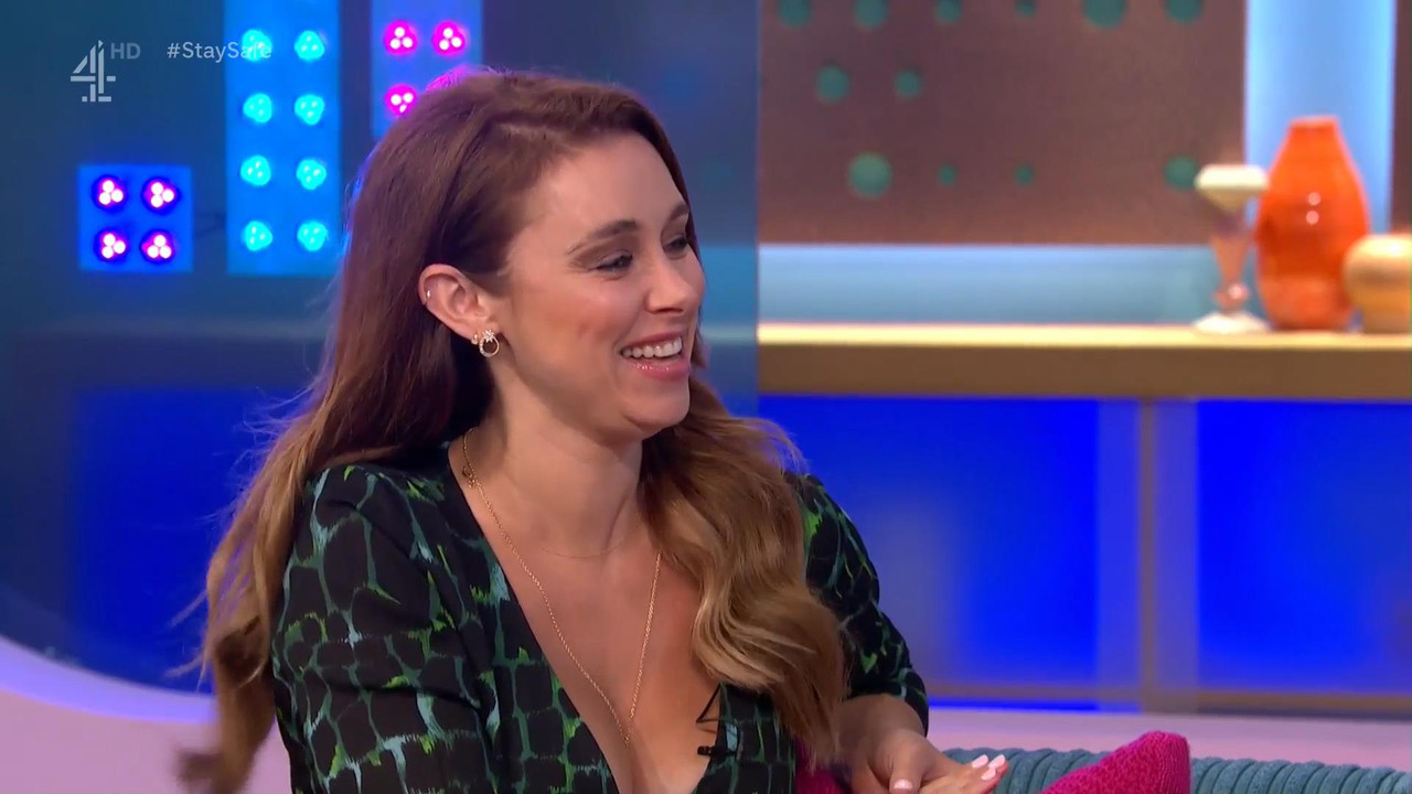 Una Healy 160820.mp4_snapshot_01.32_[2020.08.16_21.46.51]