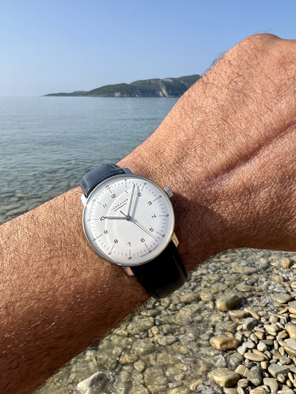 7AB31FE7-B1FE-4F3C-8ED2-F8342A6182E2