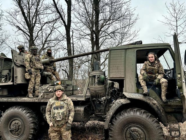 Photos guerre d ukraine - Page 31 Camion-d-artillerie-Kamaz-4310-arm-d-un-canon-antia-rien-AZP-57-complexe-S-60-Forces-arm-es-ukr