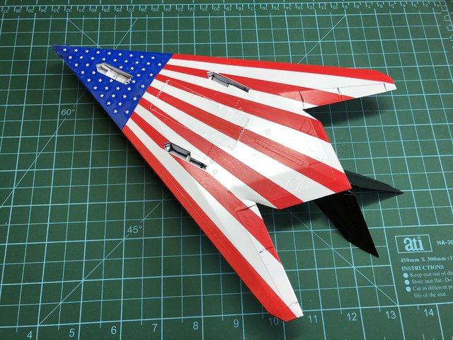 [Italeri] 1/72 - Lockheed F-117 Nighthawk - Déco US FLAG IMG-0752