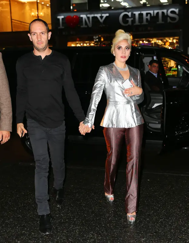 11-5-15-Arriving-at-a-Studio-in-NYC-001.