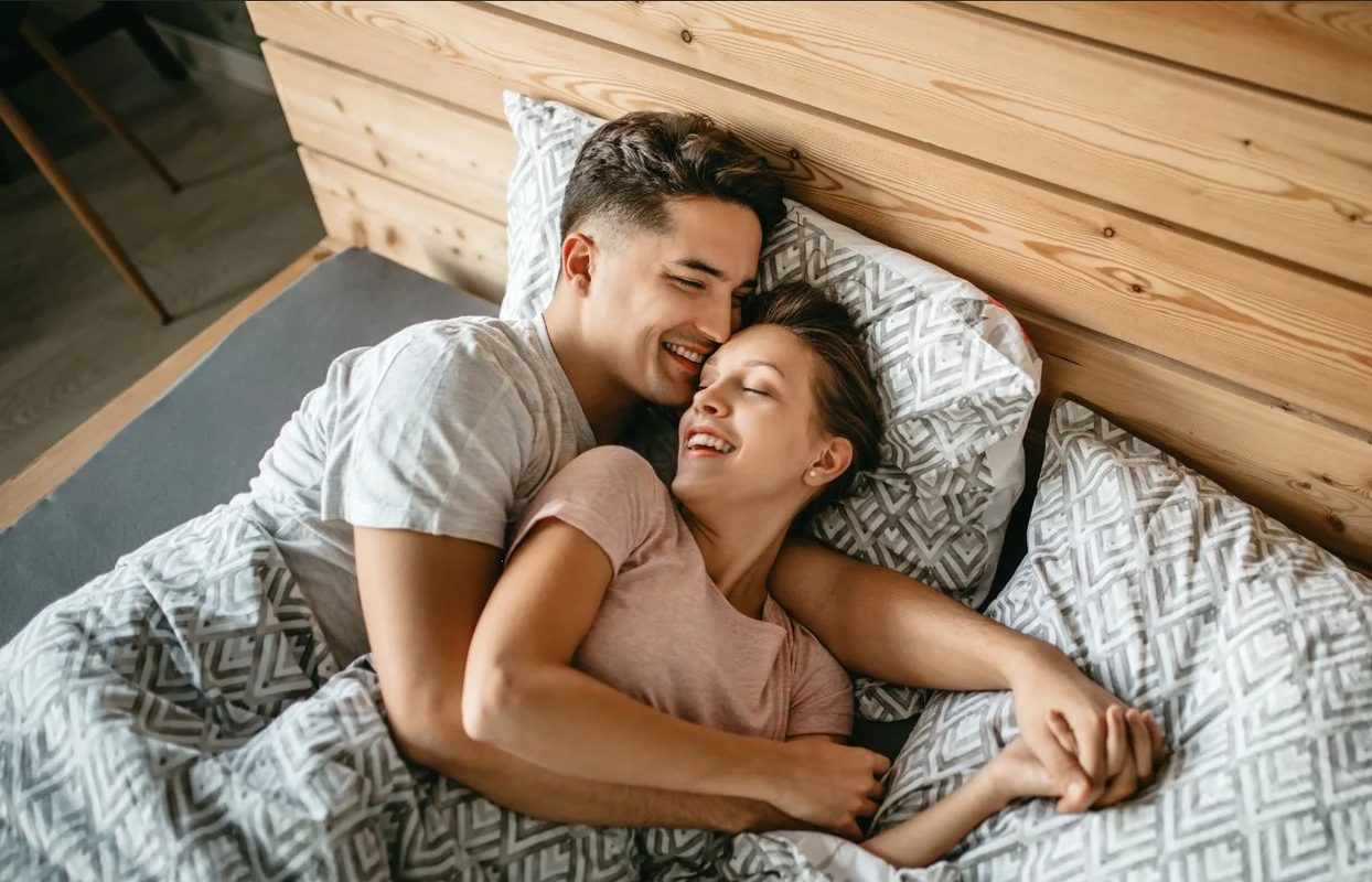¿De qué lado se debe dormir en pareja? Esto dice el Feng Shui