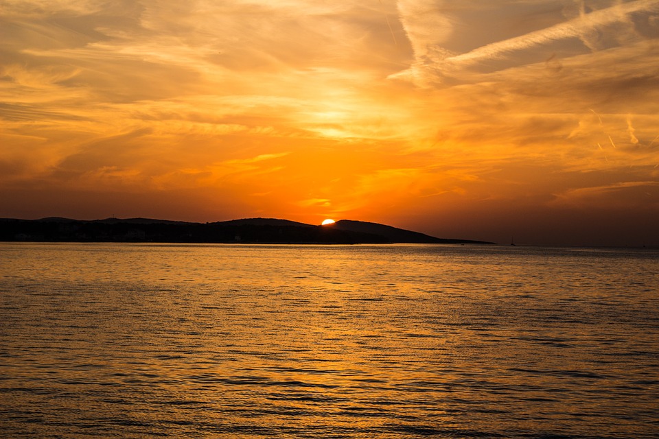 sunset-523912-960-720.jpg