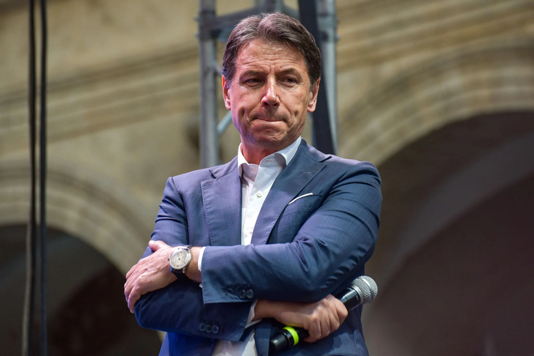 Le candidat et Sénateur socialiste Albert Parsent, dans son quartier général de campagne, après l’annonce des résultats du premier tour des élections présidentielles, à Columbia, le 18 août 2019. Le candidat et Sénateur socialiste Albert Parsent, dans son quartier général de campagne, après l’annonce des résultats du premier tour des élections présidentielles, à Columbia, le 18 août 2019.
