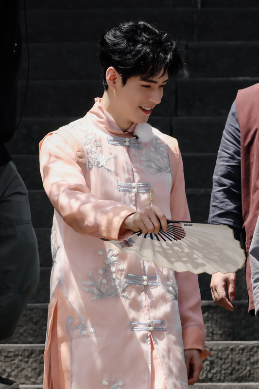 006CT39Tly1hdd4fxnc36j31hf2844qp