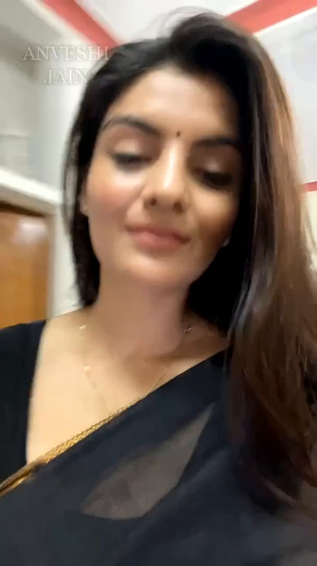 [Image: Anveshi-Jain-Black-Saree-Live-mp4-0018.jpg]