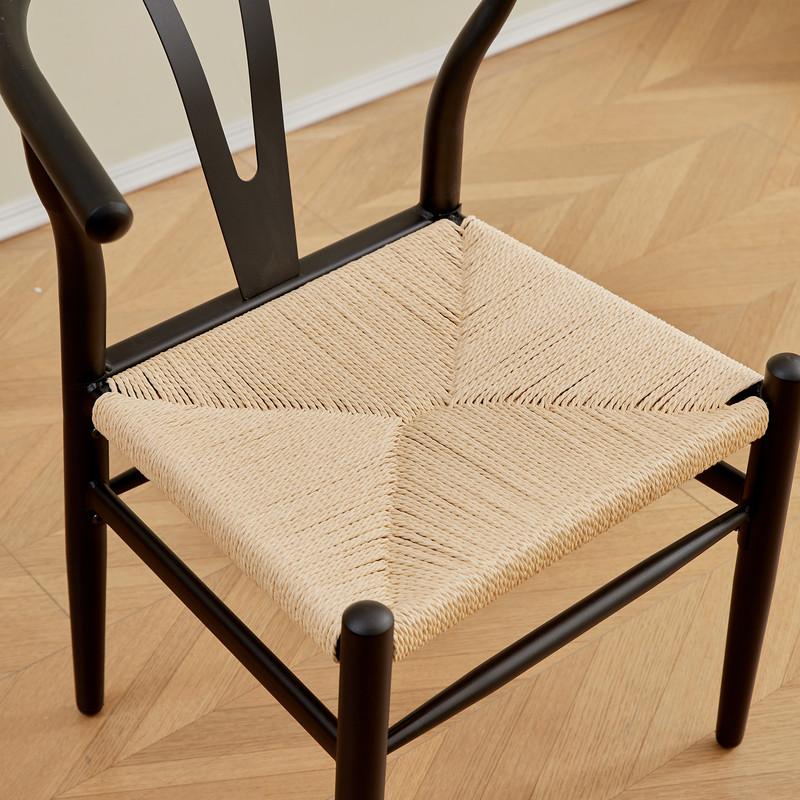 Detalle del asiento de ratán trenzado