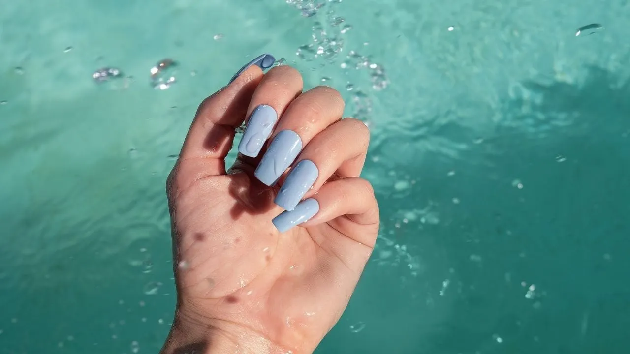 Ideas de uñas azul cielo, ideal para lucir en primavera- verano 2024