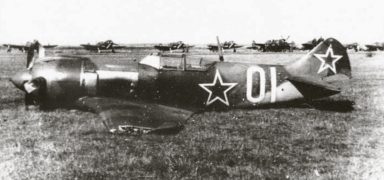 Lavochkin-La-5FN-unknown-uint-White-01-foreground-are-some-P-47D-Thunderbolts-1944-01