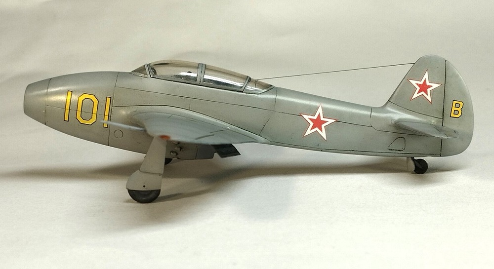  Як-21 Amodel 1/72 Kyom-RYDQBk