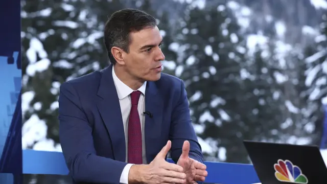 el-presidente-del-gobierno-pedro-sanchez-es-entrevistado-en-el-marco-del-foro-economico-mundial-de-d.webp