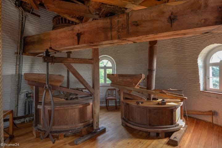 de0ba2a2f21d42a49b0231d88ea04427