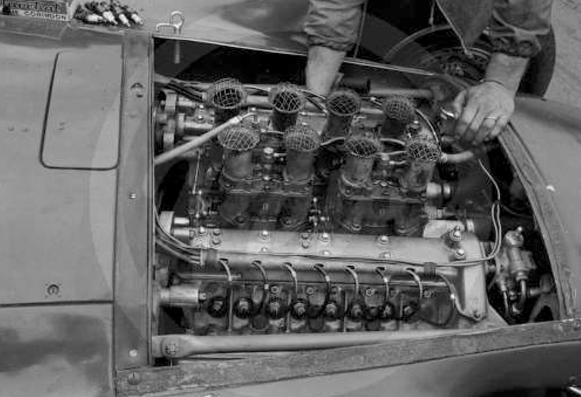 REVS-1956-LANCIA-FERRARI-D50-1.jpg