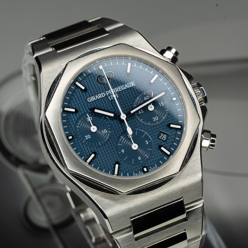 Girard-Perregaux Laureato Chronograph 42 - Image 4