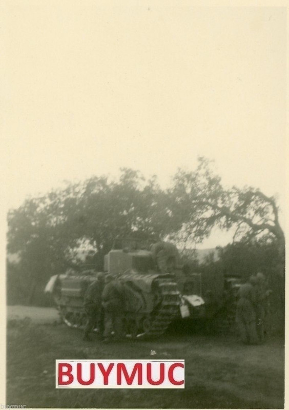 PHOTO FOTO KRETA FALLSCHIRMJÄGER BEUTE PANZER TA