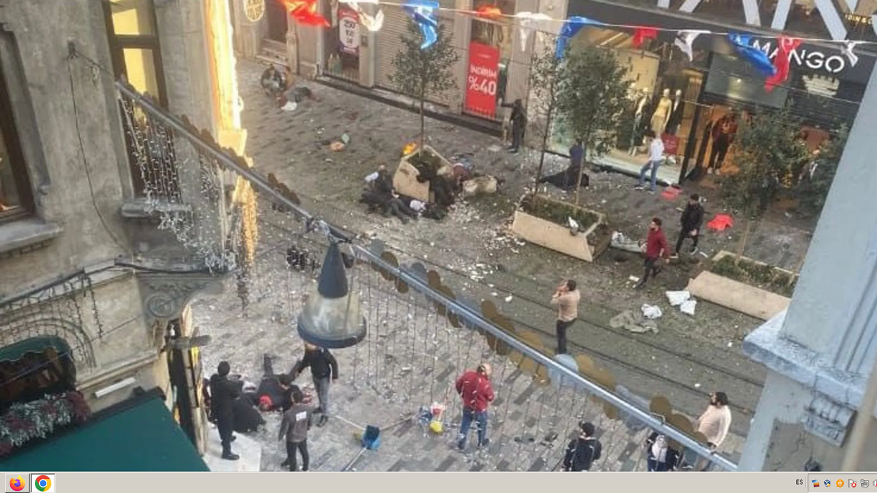 Momento exacto en que dejan la bomba del atentado en Estambul; dejó 6 muertos