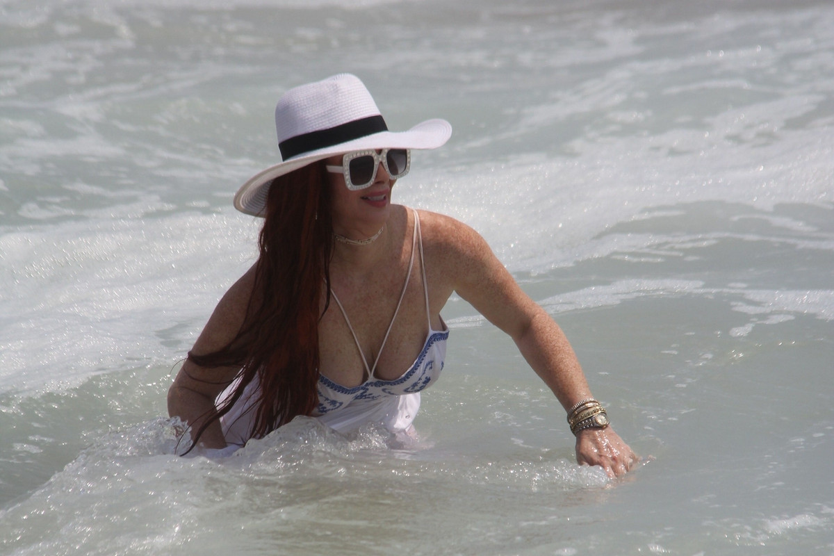 Phoebe-Price-See-Through-TheFappeningBlog.com-11