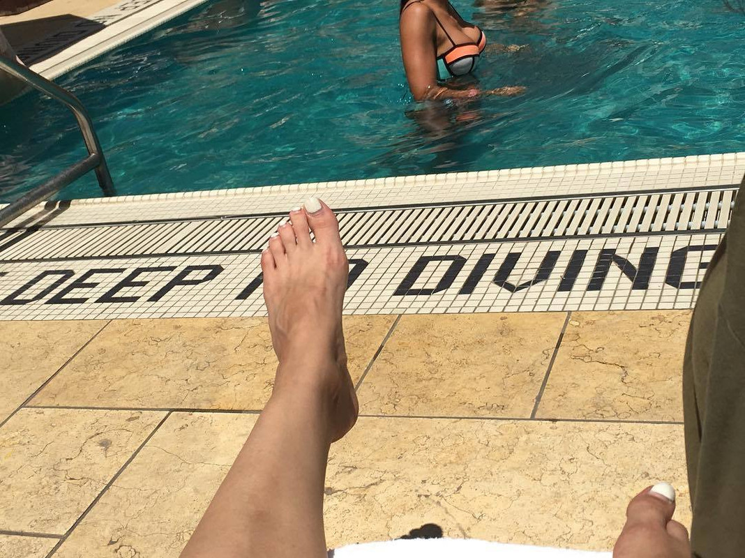 Willa-Holland-Feet-2308473