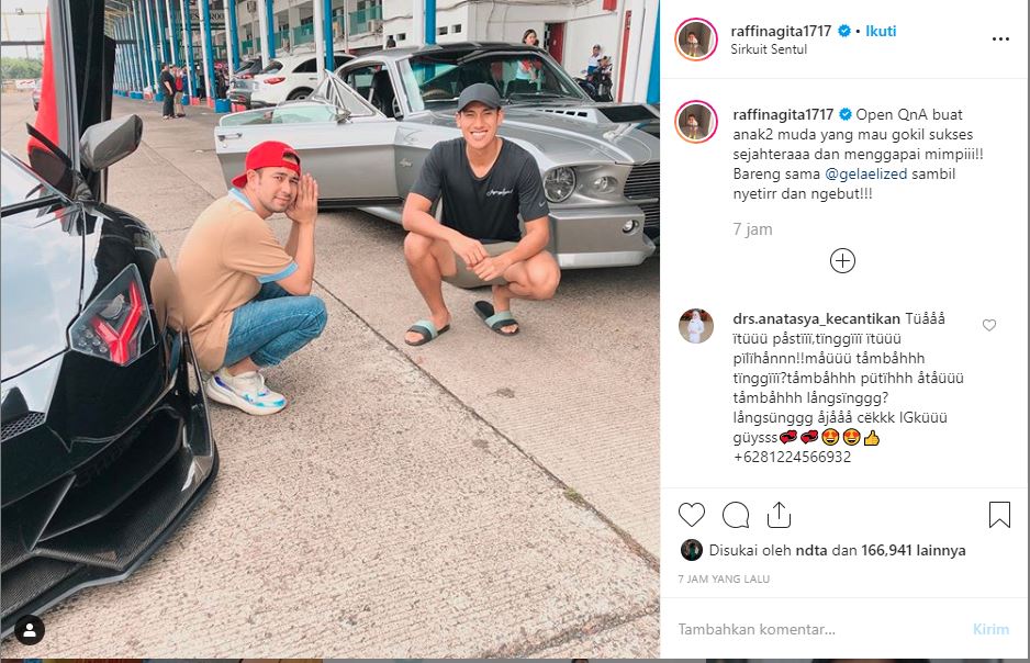 Raffi Ahmad berada di sirkuit Sentul beberapa jam yang lalu