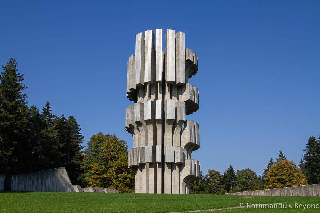 50 dinares 1990, Yugoslavia Kozara-Memorial-Monument-Kozara-National-Park-Bosnia-and-Herzegovina