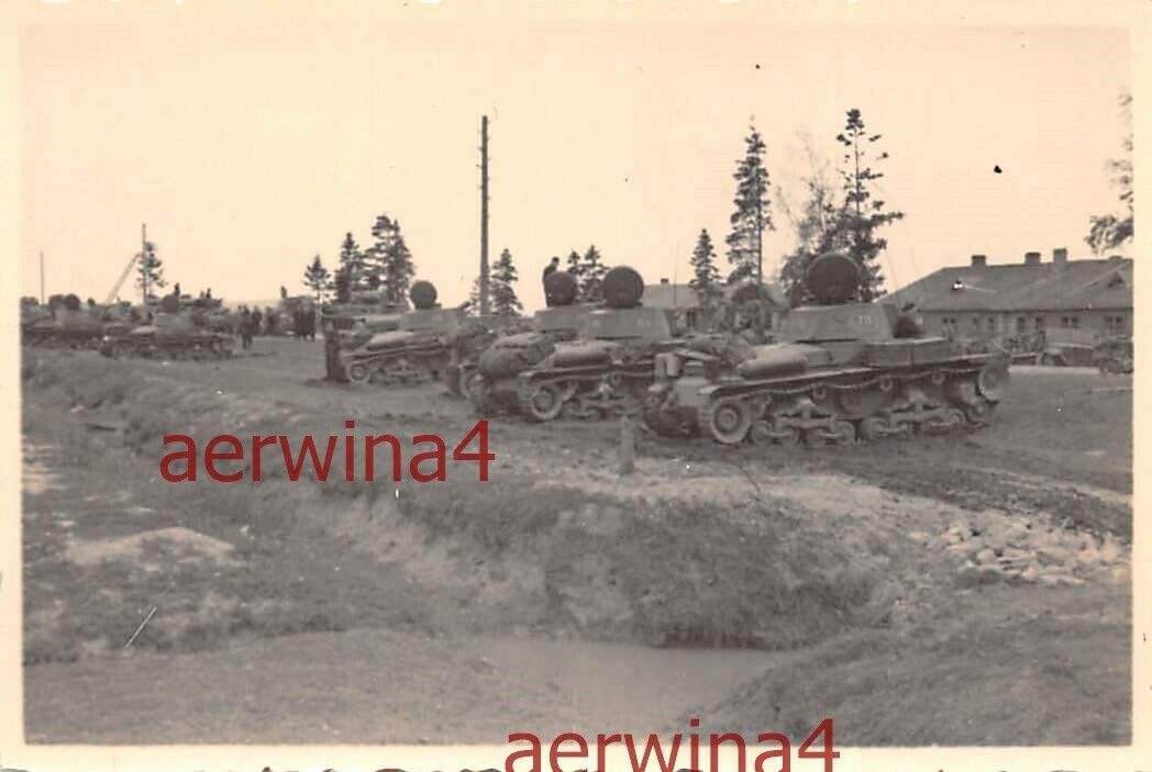 Deutsche Panzer 35 (t) an der Rollbahn Wilna Litauen Ostfront