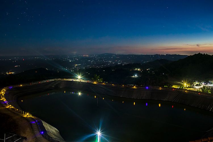 Petang di Embung Nglanggeran, Gunungkidul.

