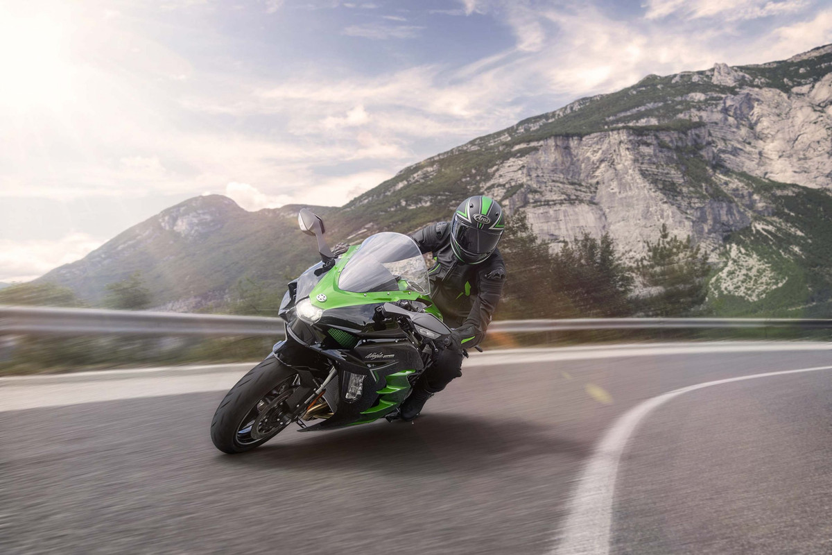 Спорттур Kawasaki Ninja H2 SX 2022 получил радар