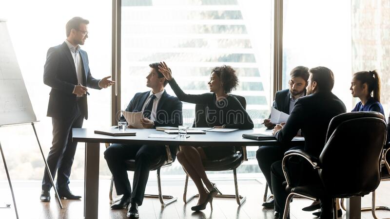 [Obrazek: african-american-businesswoman-raising-h...meetin.jpg]