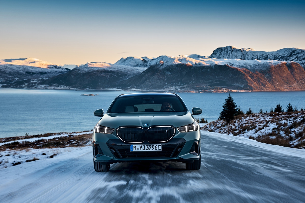 P90537301_highRes_the-new-bmw-i5-edriv