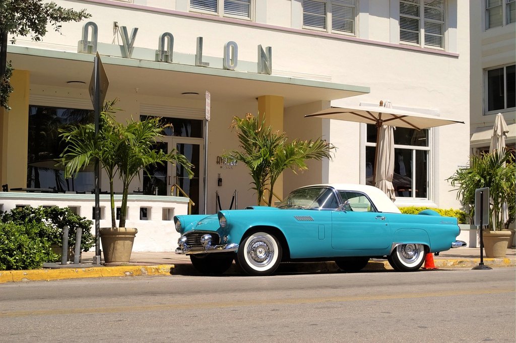 turq-vintage-car.jpg