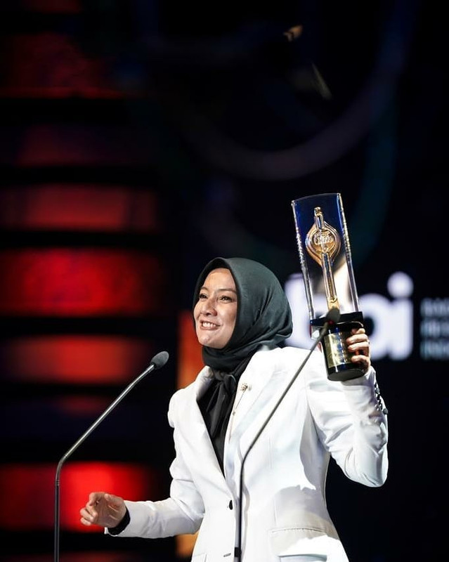 Cut Mini memenagkan Piala Citra kategori Pemeran Pendukung Wanita Terbaik untuk perannya dalam film Dua Garis Biru.