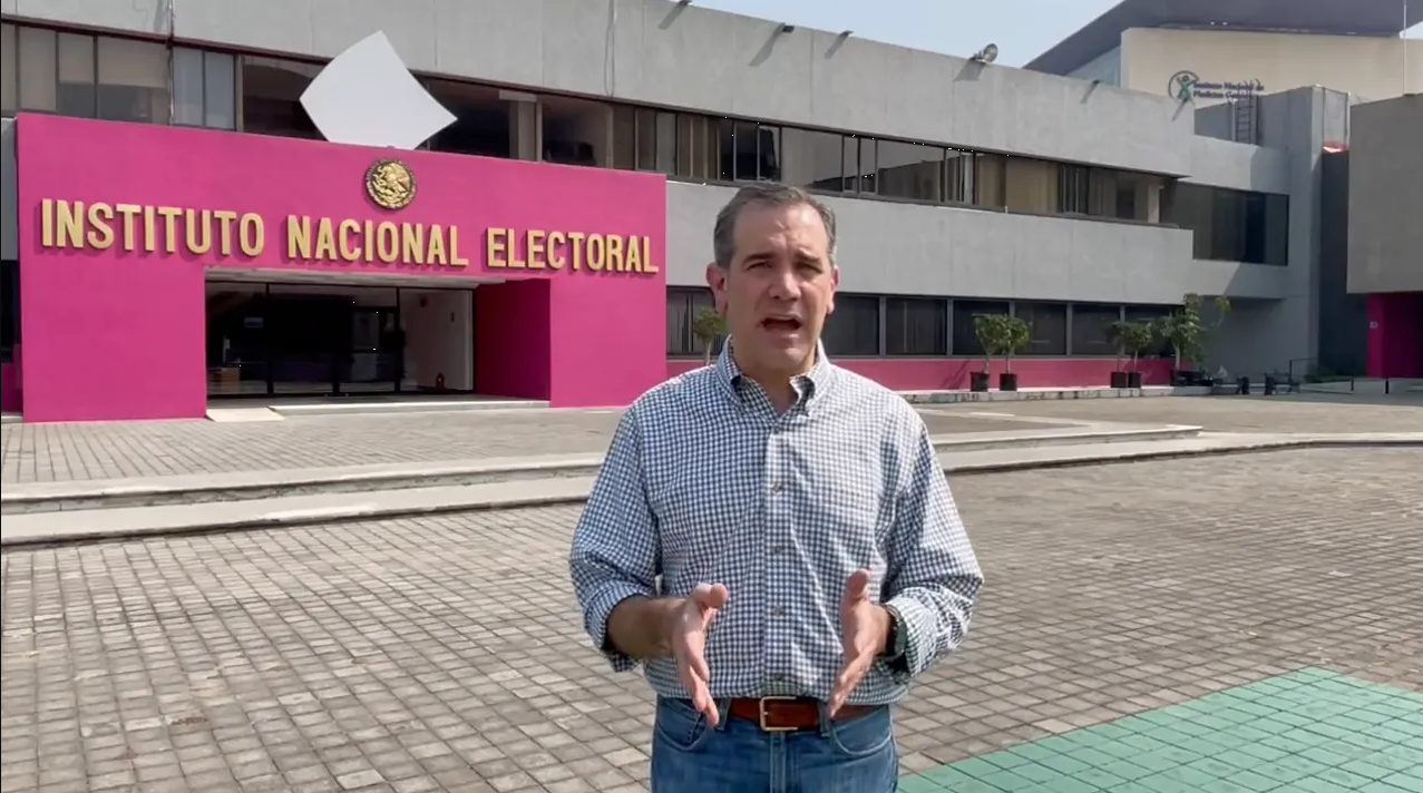 Córdova desmiente viaje al extranjero previo a la marcha para defender al INE