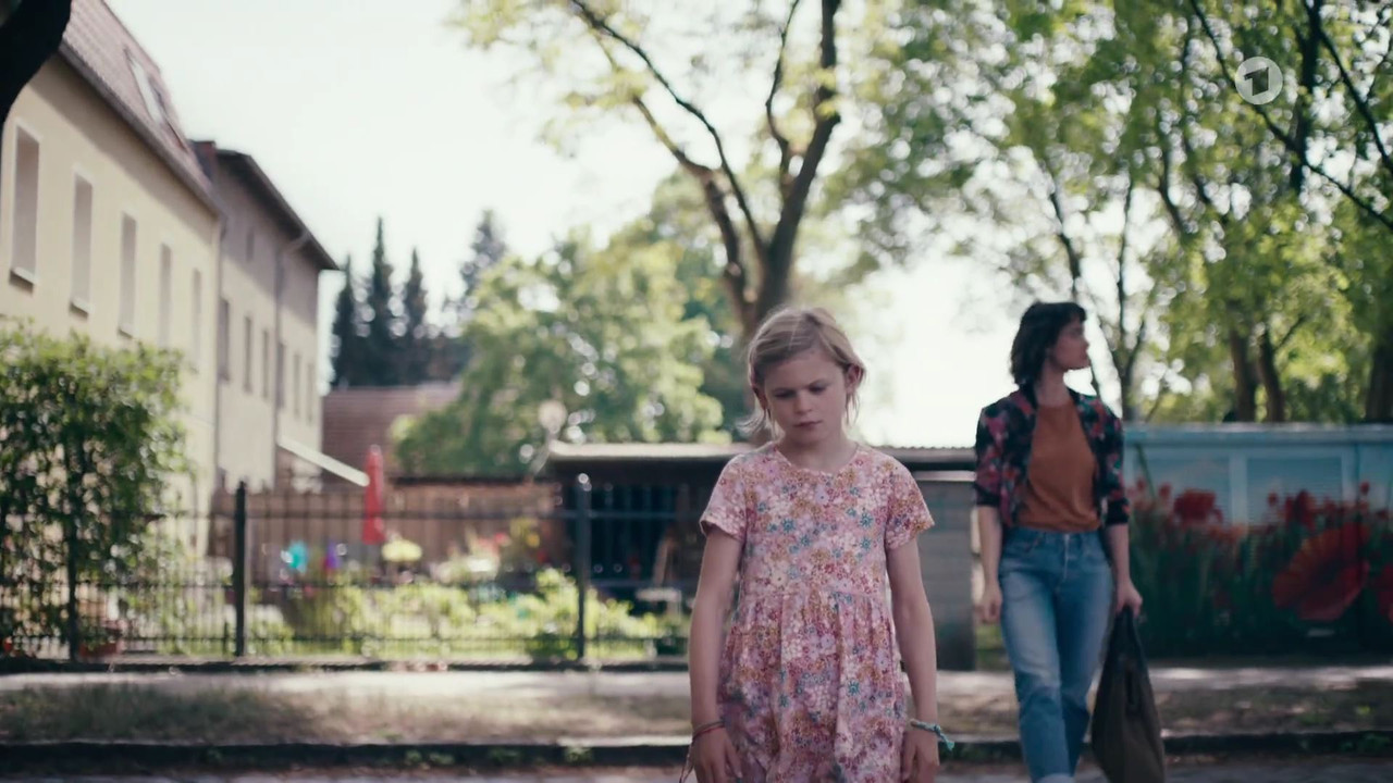 Einfach Nina (2022)_00_37_23_00_149