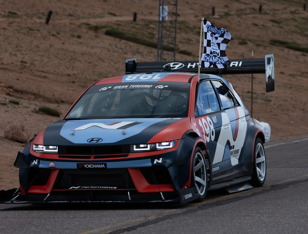 60173-HyundaiMotorsIONIQ5NSetsBenchmarkforCrossoverEVsatPikesPeakInternationalHillClimb