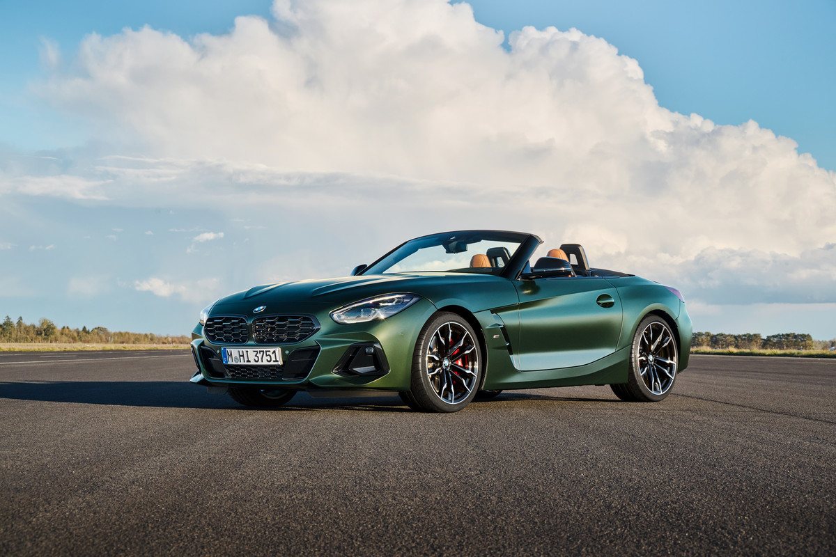 P90535755_highRes_the-bmw-z4-m40i-with