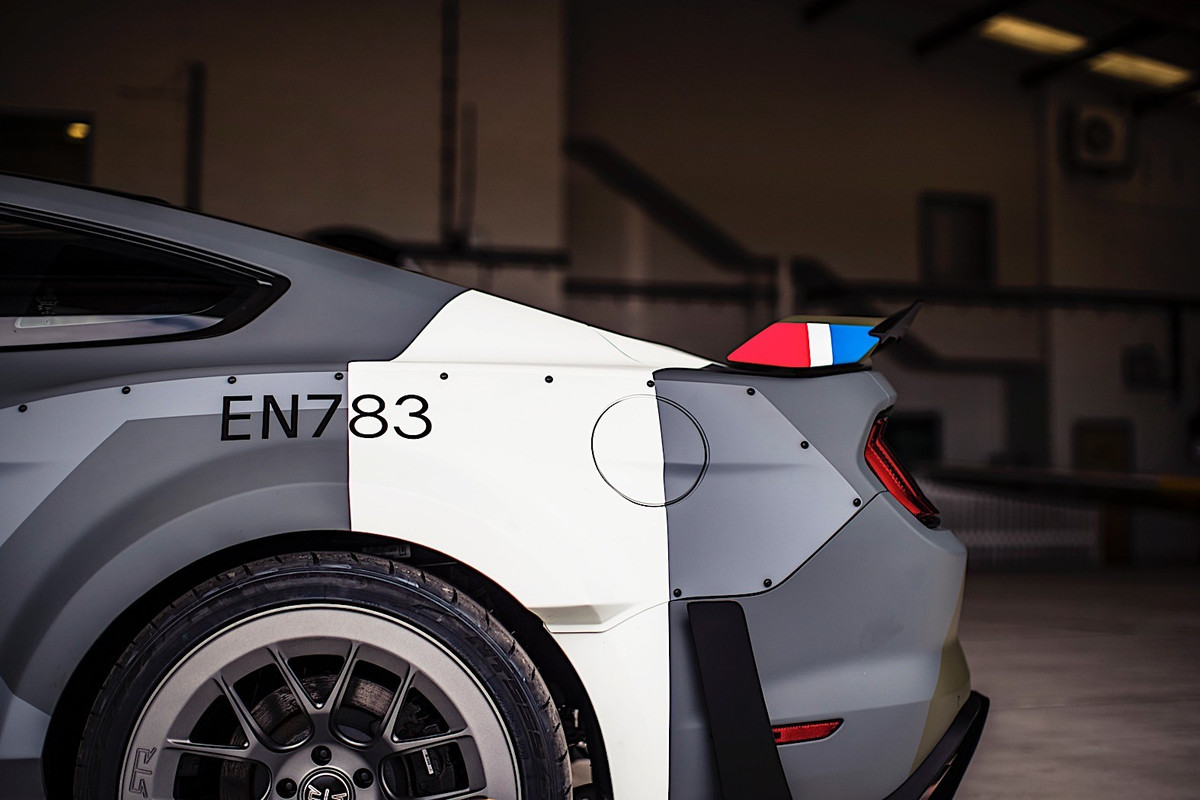 Ford Mustang GT Eagle Squadron  (2)