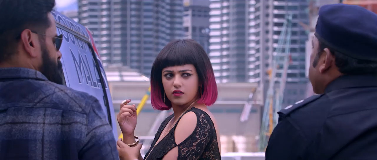 Iru Mugan 2016 WebRip [Tamil] 480p 720p ESub Screenshot