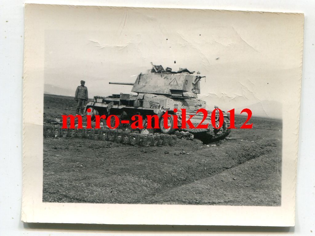 Foto, Wehrmacht, zerstörter englischer Panzer, N