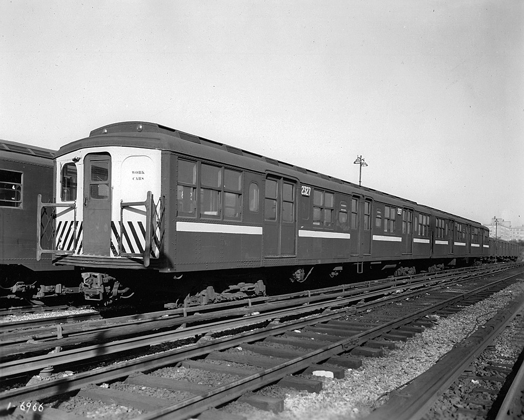 05)-2327-Coney-Island-Yard-Don-Harold-collection