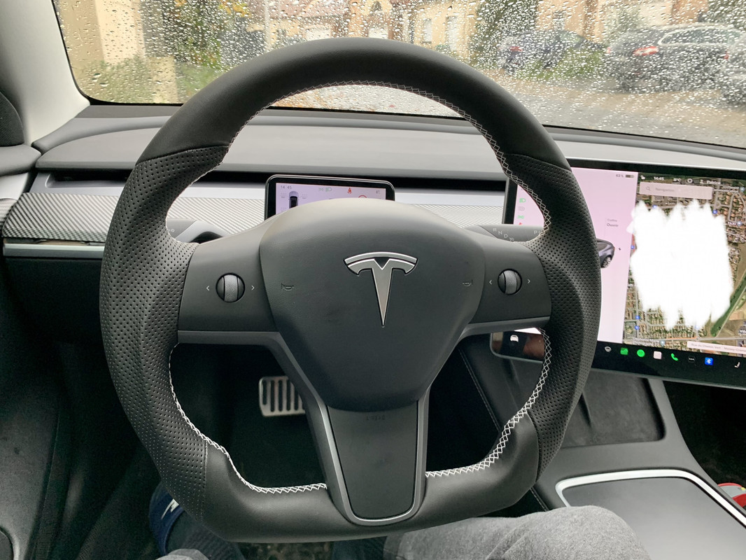 Je remplace le volant de ma Tesla model 3 ! 