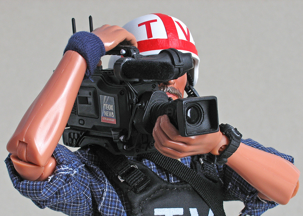 Modern Journalist  Journalist-hold-camera1